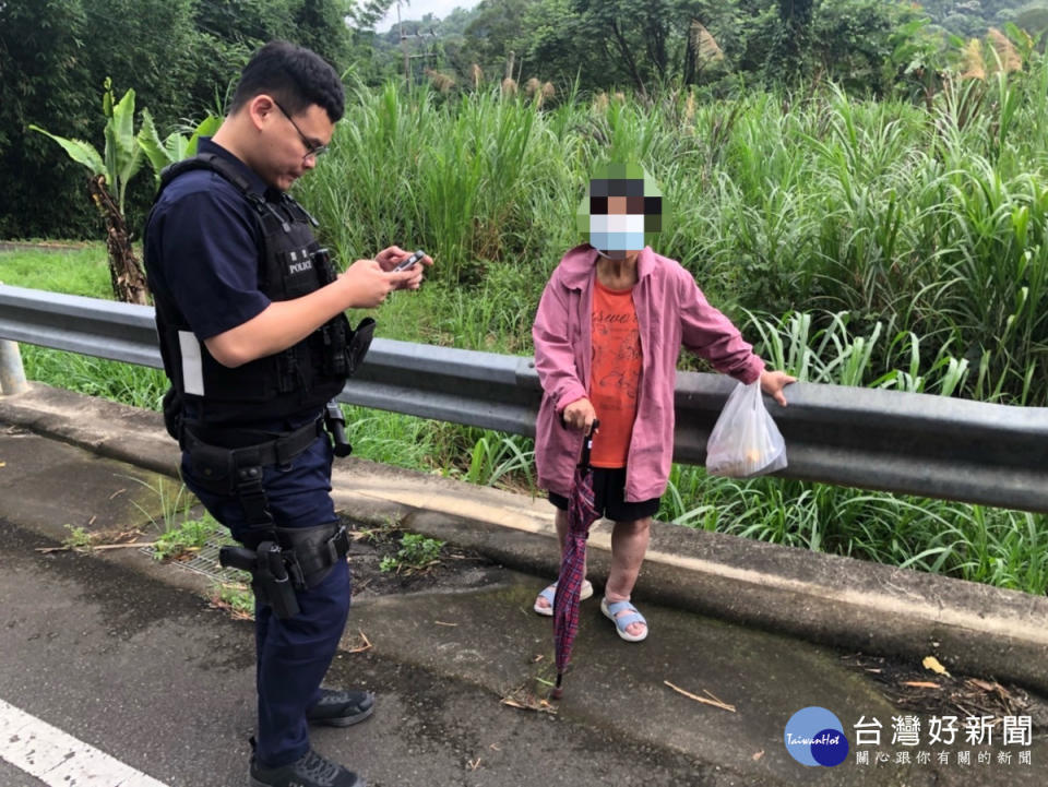 失智婦購物未歸，楊梅警調監視器急尋回。