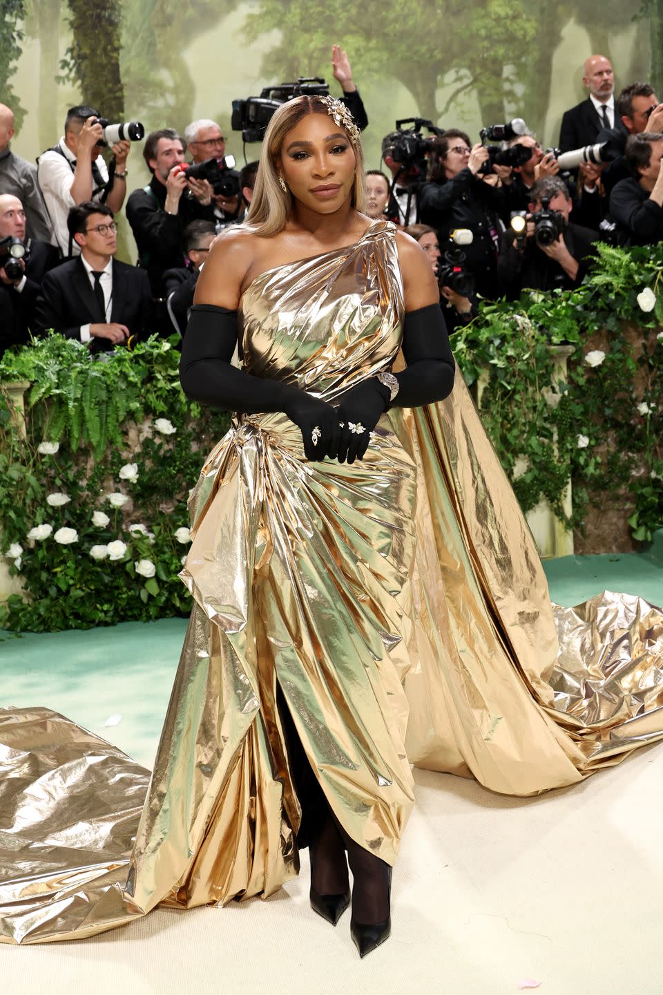 new york, new york may 06 serena williams attends the 2024 met gala celebrating sleeping beauties reawakening fashion at the metropolitan museum of art on may 06, 2024 in new york city photo by jamie mccarthygetty images