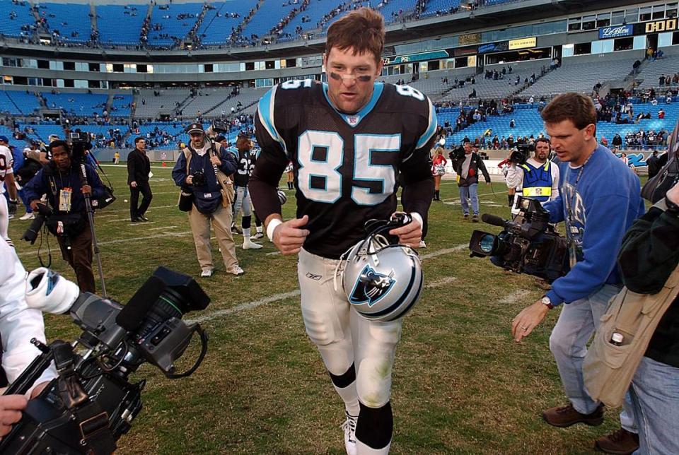 On Dec. 22, 2002, Carolina tight end Wesley Walls (85) runs from the field after what turned out to be his final home game as a Panther.