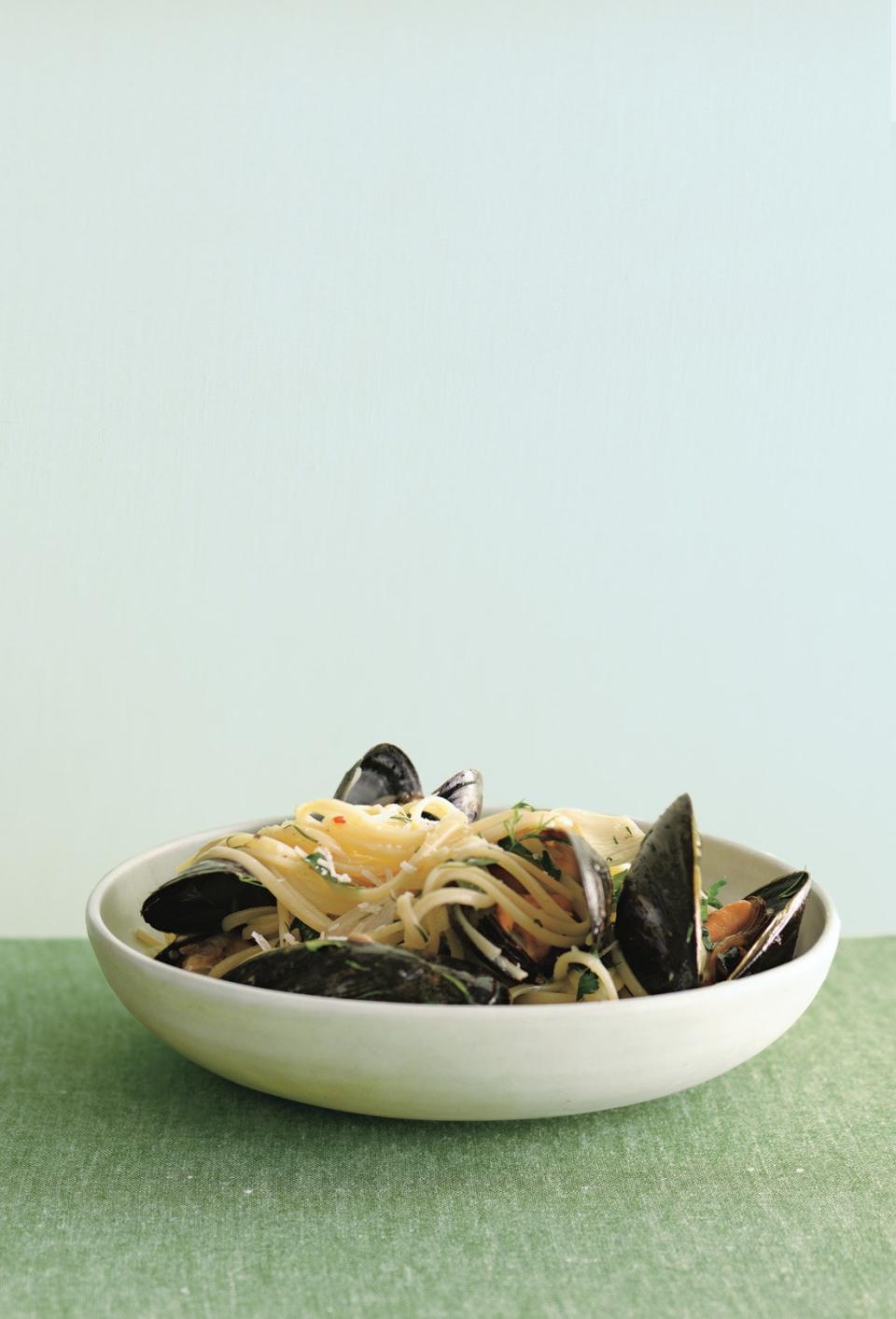 Linguine with Mussels and Fresh Herbs