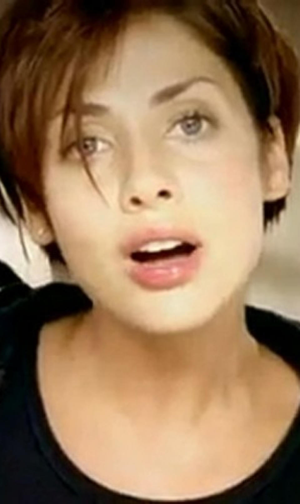 Imbruglia in her "Torn" music video