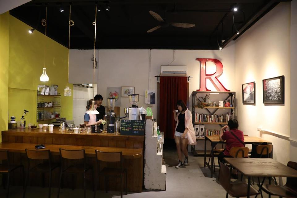 Ruth C. Coffee也是巷弄間的小咖啡館，座位數不多。