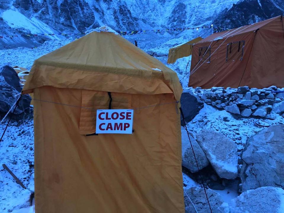 尼泊爾志工組織「Everest ER」在聖母峰大本營營區設置隔離區，以防武漢肺炎疫情擴散。   圖：翻攝自Everest ER臉書