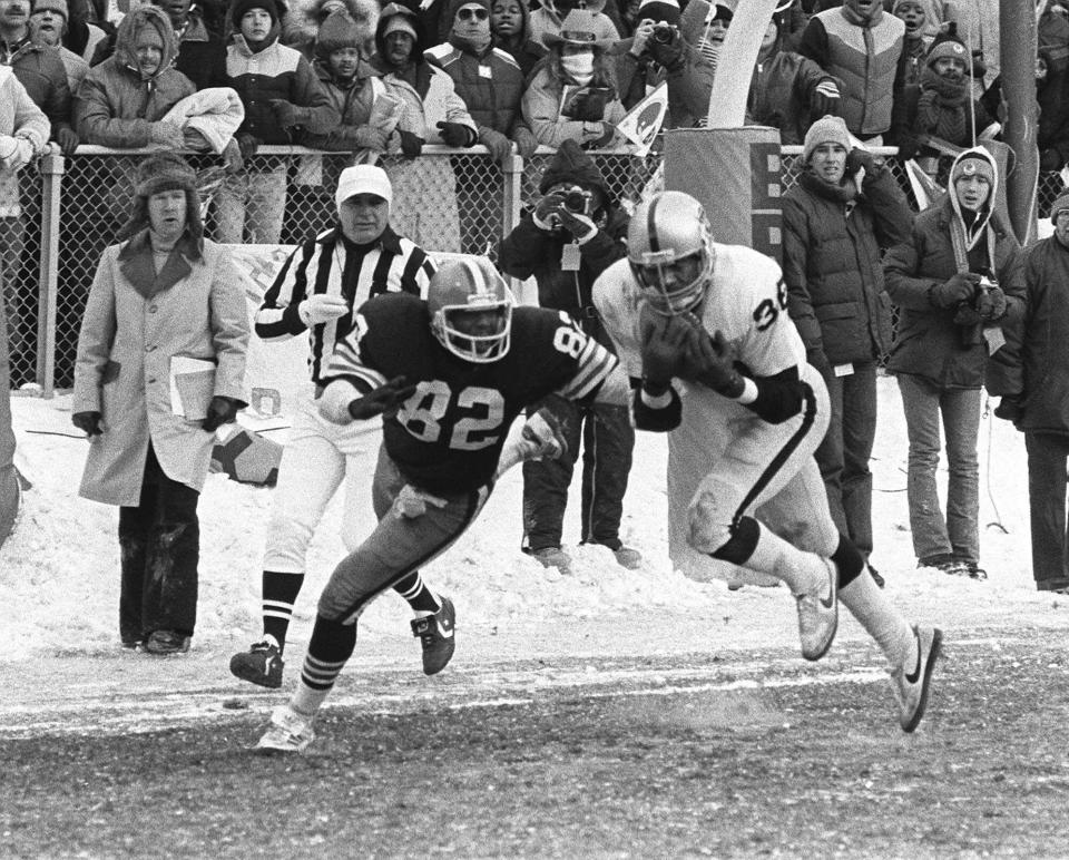 Jan. 4, 1980: Oakland Raiders defensive back Mike Davis (36) cuts in front of Cleveland Browns tight end Ozzie Newsome to intercept a pass from Browns quarterback Brian Sipe in the end zone with less than a minute to go in an AFC divisional playoff game in Cleveland.  The Raiders won the game, 14-12, that would become known as "Red Right 88."