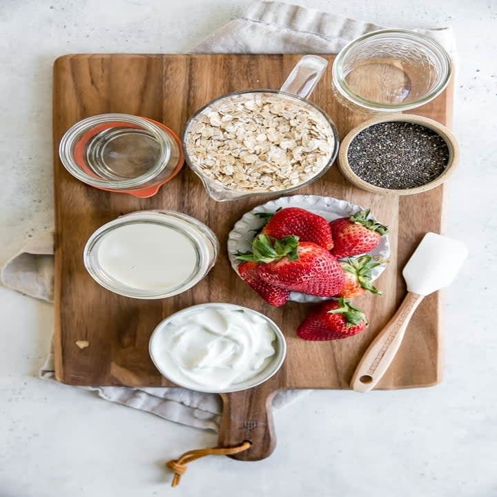 Ingredients for strawberry overnight oats.