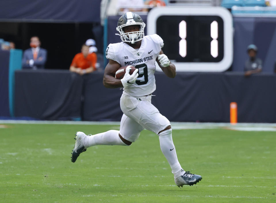 MIAMI GARDENS, FL - SEPTEMBER 18: Kenneth Walker III #9 of the Michigan State Spartans runs with the ball against the Miami Hurricanes on September 18, 2021 at Hard Rock Stadium in Miami Gardens, Florida. . (Photo by Joel Auerbach/Getty Images)