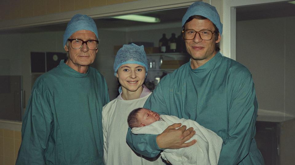 Bill Nighy, Thomasin McKenzie, James Norton in Joy