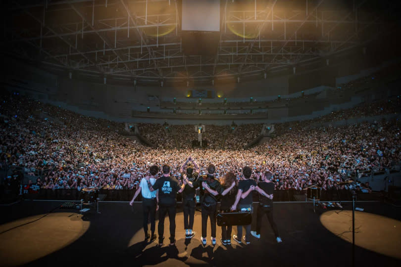 第三度來台的共和世代，帶著世界巡迴《OneRepublic The Artificial Paradise Tour in Kaohsiung》，在高雄巨蛋熱情開唱。（圖／Live Nation Taiwan提供）