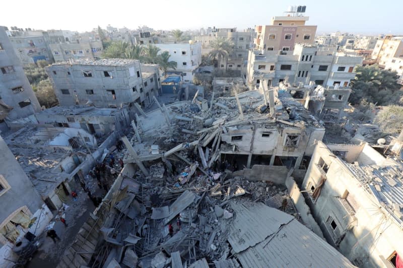 A general view of a damaged building following an Israeli attack on Al-Wawi family building in Nuseirat Camp, Gaza Strip. Naaman Omar/APA Images via ZUMA Press Wire/dpa