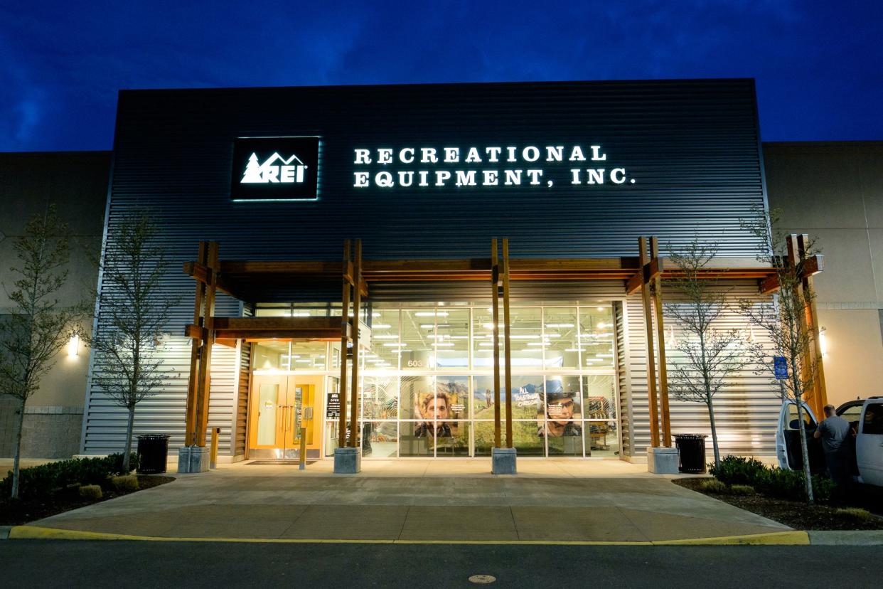 Salem, DeepMeta.Shared.Country: Recreational Equipment Inc, commonly referred to as REI, brand new storefront in Salem Oregon at the Keizer Station shops.