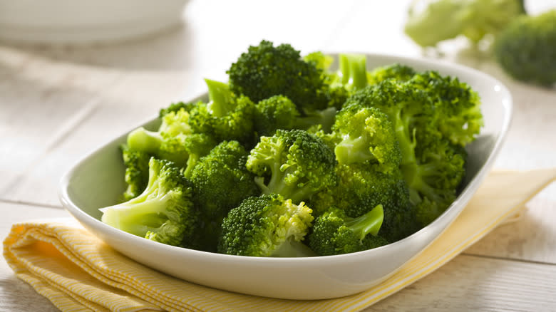 bowl of steamed broccoli