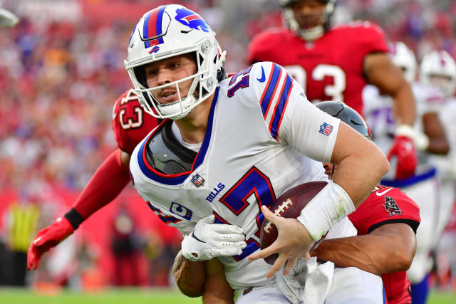 Bills QB Josh Allen in walking boot following loss to Buccaneers