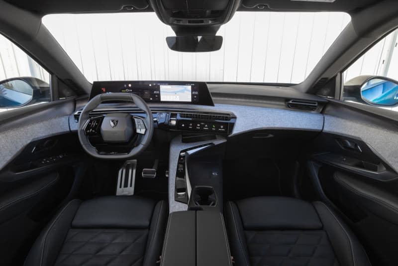 Like most modern cars, the new Peugeot heavily relies on screens and digital controls. Tibo/dpa