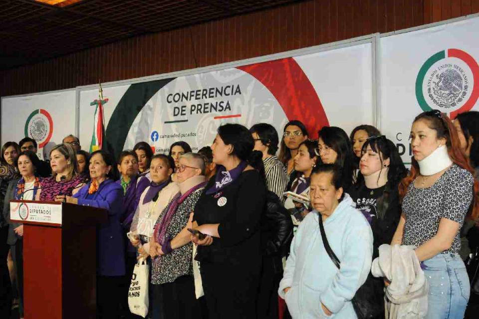 mujeres zacatecas policia golpes detenciones marcha 8m (1)