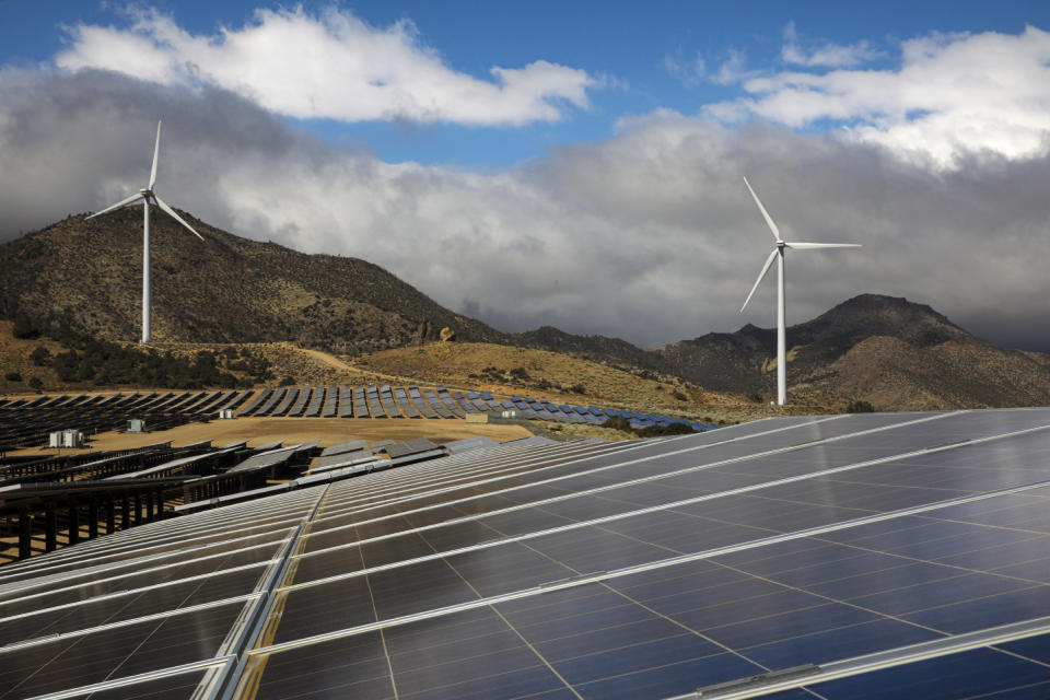 Kern County, CA - March 23: LADWPs Pine Tree Wind Farm and Solar Power Plant in the Tehachapi Mountains Tehachapi Mountains on Tuesday, March 23, 2021 in Kern County, CA.(Irfan Khan / Los Angeles Times via Getty Images)
