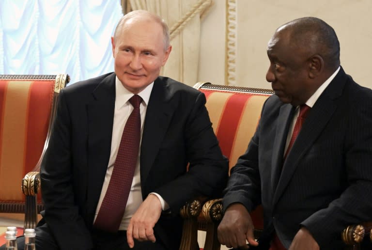 Putin und Ramaphosa trafen sich letzten Monat in St. Petersburg während einer Friedensmission afrikanischer Präsidenten (Evgeny Biatov)