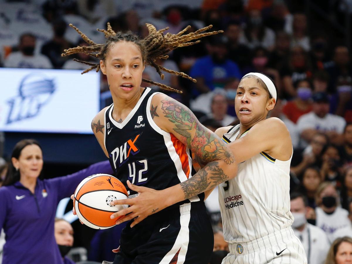 Brittney Griner Threw Down A Dunk In The Wnba Finals And Nba Stars Sitting Courtside Lost Their 