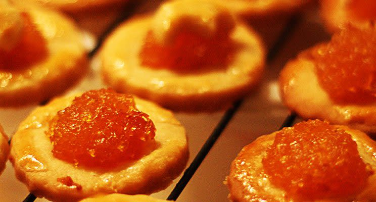 It’s possible to make (slightly) healthier tarts this Hari Raya. Photo: <a href="https://www.flickr.com/photos/80592971@N00/6196556433/in/photolist-aryYkT-67L6TX-92Knn4-8KH9F5-9q8vz-vq5ZZ-aVsoJa-83v15r-6Xvy3v-5TTByf-DEE51m-6SWtwR-5TPr7i-7w6ea9-5TPqCF-5TPqu8-7tiiRj-8wQ5Ns-5x8oPo-7tiiMq-7tekp8-7P3AxX-5TTLwU-7tekt2-9geDzh-caqvz9-9YhLgP-51u3fK-iPZYi3-6enkpq-do7pUU-9gzdfy-2KCcQ-6XvxCT-2KCcP-6TaXZq-qGQ6CG-7LmSR9-5TTLEQ-kiRy4-dGeyr3-517k3n-6uhiDB-qk1gLB-5xw6SH-oZVVYV-4ZADW2-6AWr1d-7HFbib-uJAG6j" rel="nofollow noopener" target="_blank" data-ylk="slk:Khoo;elm:context_link;itc:0;sec:content-canvas" class="link ">Khoo</a>/Flickr