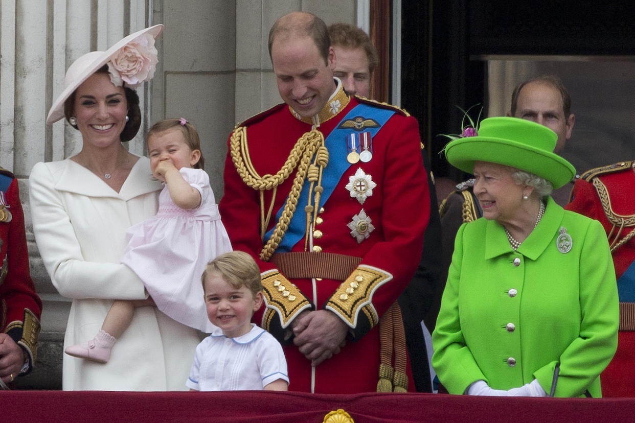 Es gibt strenge Hofknicks-Regeln bei der Royal Family, die auch Kinder beachten müssen. (Bild: Justin Tallis/AFP/Getty Images)