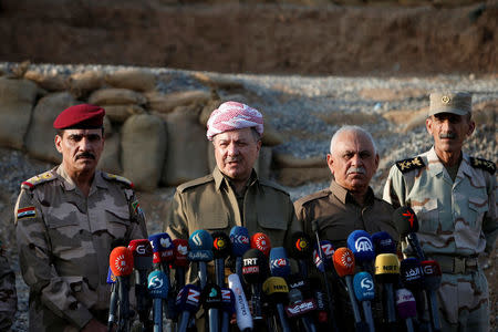 Iraq's Kurdistan region's President Massoud Barzani (C) speaks during a news conference on the outskirts of Mosul, Iraq, October 17, 2016. REUTERS/Azad Lashkari