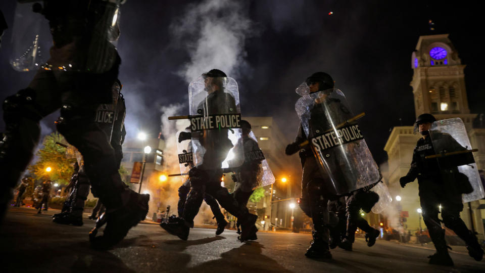 Agentes de la policía estatal de Kentucky en Louisville