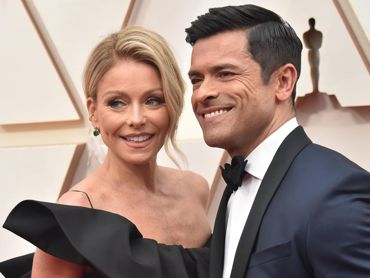 Kelly Ripa teilte mit Ehemann Mark Consuelos einen frechen Rückblick in einem schwarzen Body