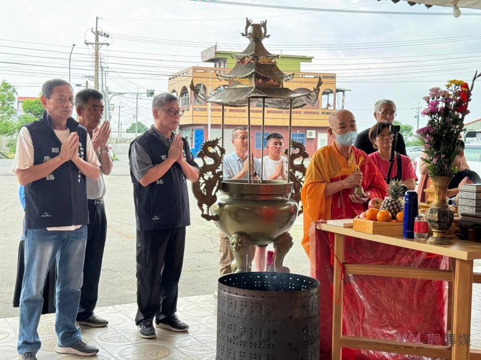 北港老塗獅會長黃厚銘表示，武舘界三大祖師爺為白鶴仙師、達摩祖師、宋太祖先師，在武舘保留一座民國52年的傳統木製鼓架，刻工精緻，鼓架上層刻印著「白鶴獅」並尊奉三尊武舘界祖師爺「白鶴仙師、達摩祖師、太祖先師」，三尊祖師見證老塗獅的代代傳承超過一甲子。