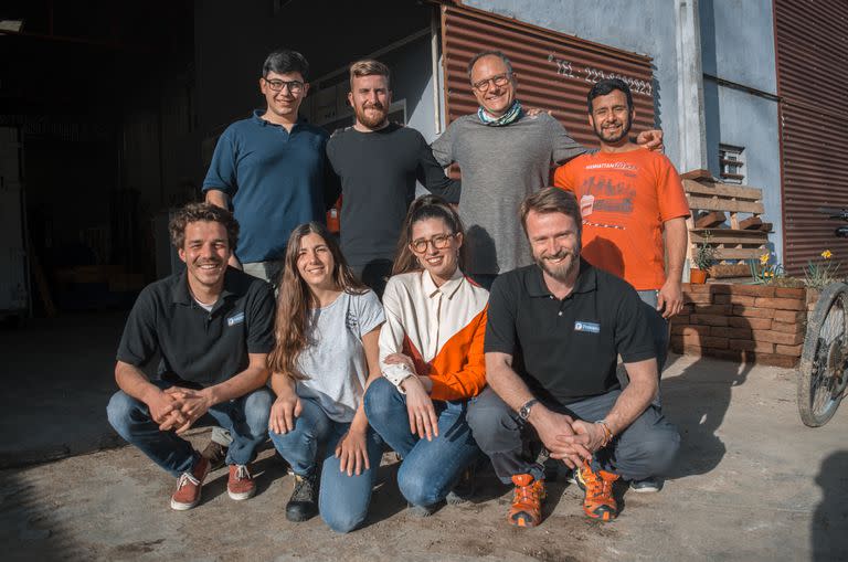 Laurent y Nolet junto al grupo de trabajo de Procens