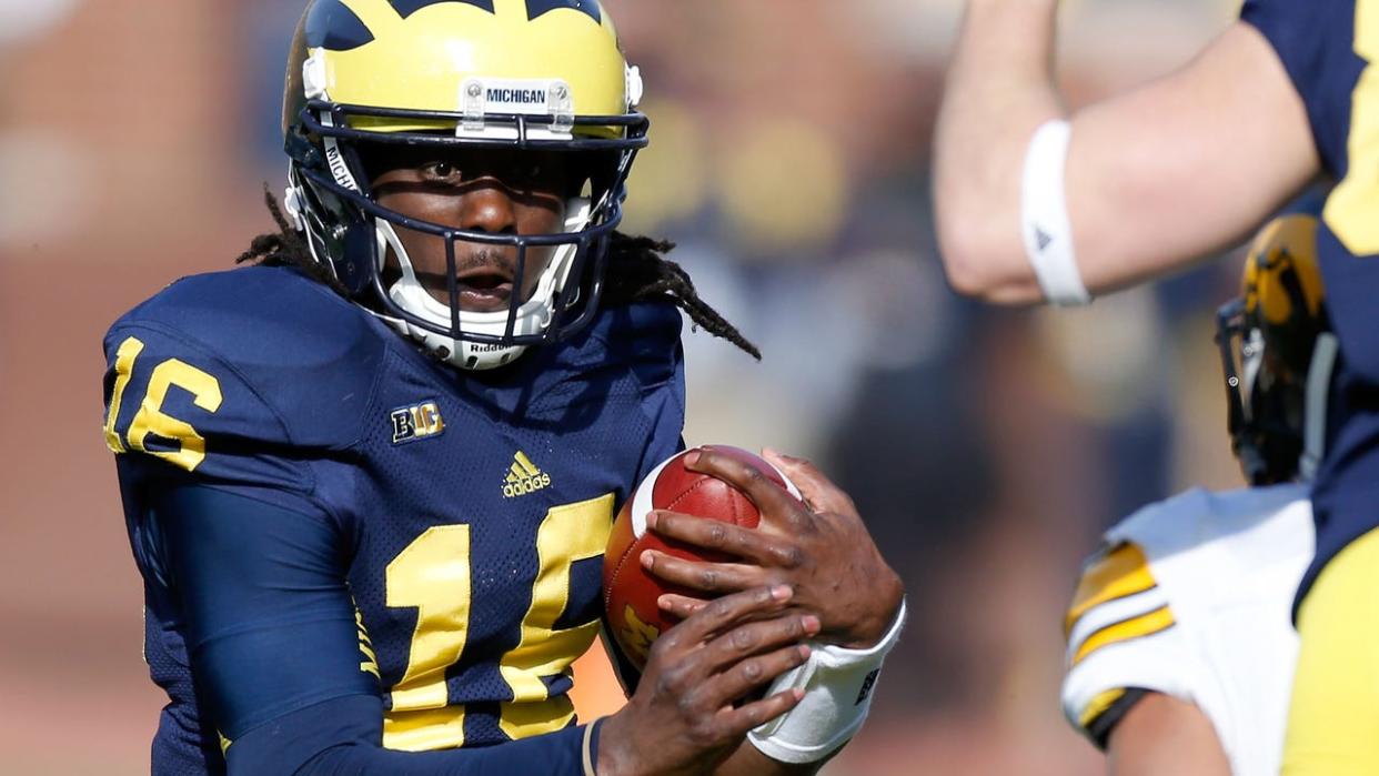 <div>ANN ARBOR, MI - NOVEMBER 17: Denard Robinson #16 of the Michigan Wolverines looks for running room during a first quarter run while playing the Iowa Hawkeyes at Michigan Stadium on November 17, 2012 in Ann Arbor, Michigan. (Photo by Gregory Shamus/Getty Images)</div>