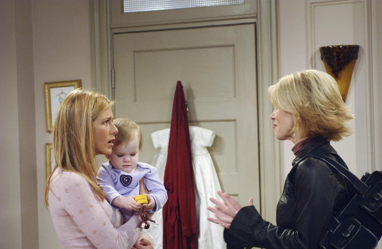 Rachel (Jennifer Aniston) holds daughter Emma (Cali and Noelle Sheldon) as she talks to her sister Amy (Christina Applegate) in a 2003 episode of "Friends." (Photo: NBC via Getty Images)