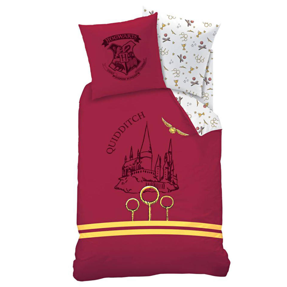 <p>Becquet, 45€90</p><br><a href="https://www.becquet.fr/parure-lit-enfant-2-pieces-harry-potter-p221799?" rel="nofollow noopener" target="_blank" data-ylk="slk:Acheter;elm:context_link;itc:0;sec:content-canvas" class="link ">Acheter</a>