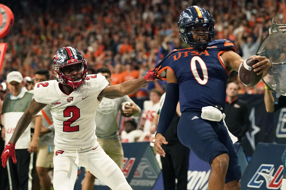 UTSA quarterback Frank Harris (0) returns this season with hopes of defending the Roadrunners' Conference USA title. (AP Photo/Eric Gay)