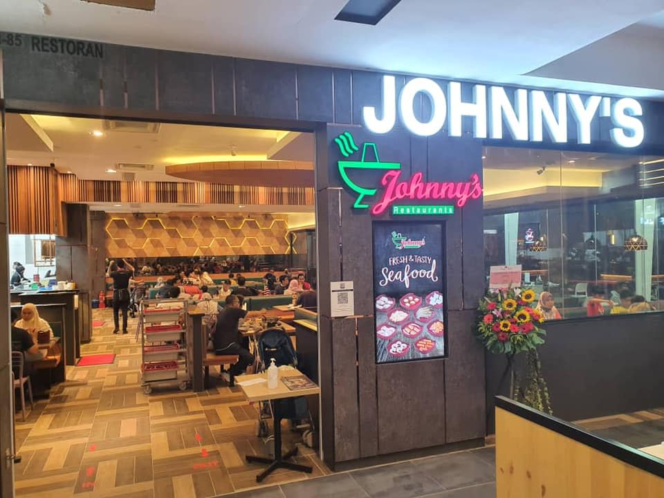 Johnnys Restaurant - Storefront