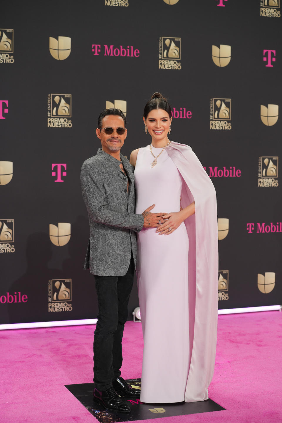The couple made quite the stunning appearance at the Florida awards show on Feb. 23, 2023. (Courtesy Univision)