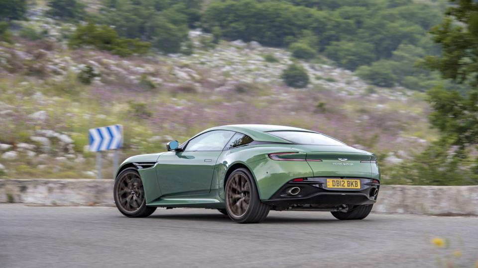 2024 aston martin db12