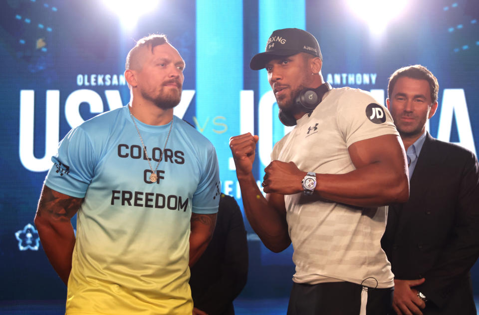 LONDON, ENGLAND - JUNE 29: Anthony Joshua of Great Britain (R) and Oleksanr Usyk of Ukrain face off during the Oleksandr Usyk v Anthony Joshua 2 Press Conference at on June 29, 2022 in London, England. (Photo by Alex Pantling/Getty Images)