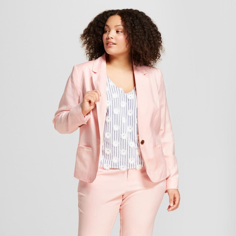 Get it <a href="https://www.target.com/p/women-s-plus-size-linen-blazer-a-new-day-153/-/A-53161974?preselect=53081485#lnk=sametab" target="_blank">here</a>, $38.