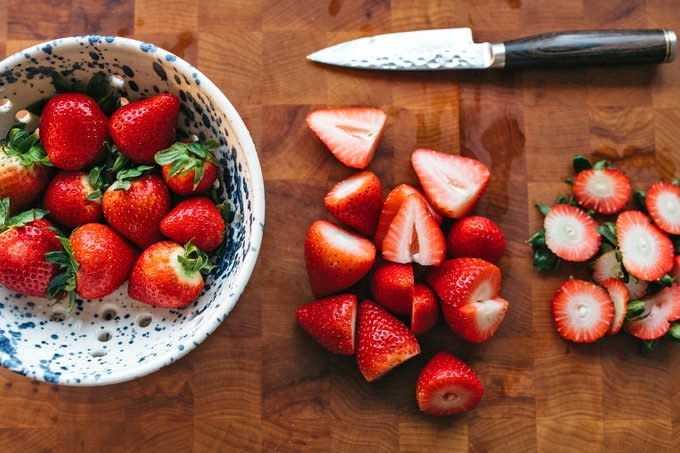 cuttings Strawberries for strawberry pudding