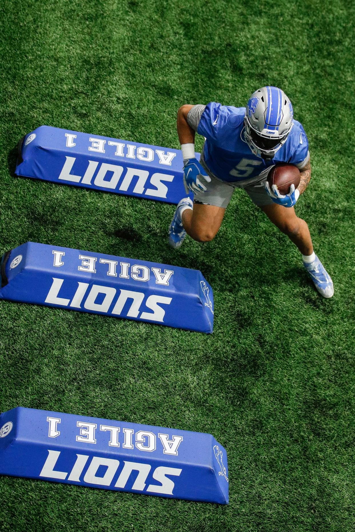 Detroit Lions running back David Montgomery runs a drill at practice at Detroit Lions headquarters and training facility in Allen Park on Thursday, Jan. 25, 2024.