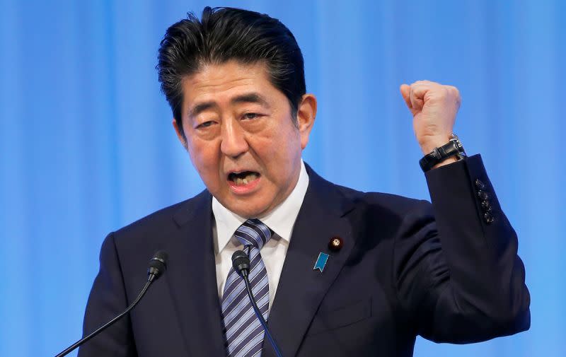 ▲日本前首相安倍晉三在街頭演說遭槍擊，消息不僅震驚全球，台灣網友也紛紛集氣，希望這位一直對台灣相當友好的「最友台日相」能盡快脫離險境。（圖／美聯社／達志影像）