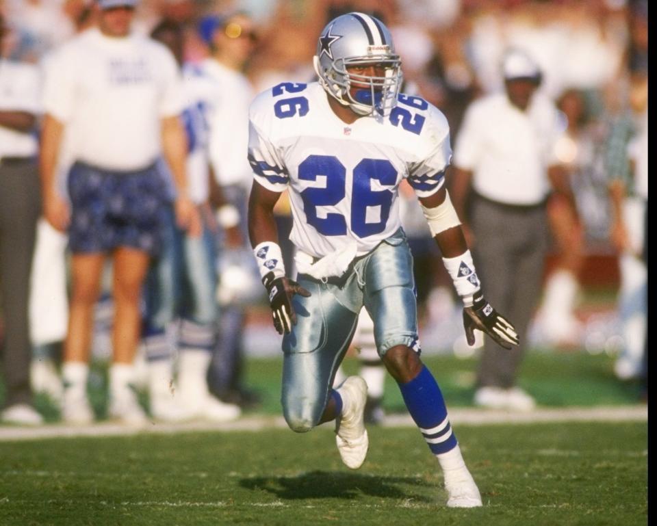 25 Oct 1992: Defensive back Kevin Smith of the Dallas Cowboys looks on during a game against the Los Angeles Raiders at the <a class="link " href="https://sports.yahoo.com/nfl/teams/la-rams/" data-i13n="sec:content-canvas;subsec:anchor_text;elm:context_link" data-ylk="slk:Los Angeles;sec:content-canvas;subsec:anchor_text;elm:context_link;itc:0">Los Angeles</a> Memorial Coliseum in Los Angeles, California. The Cowboys won the game, 28-13.