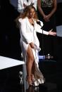 <p>Beyoncé dedicó su turno al podio en bañar de elogios a sus compañeros y no dijo mucho más que desear al público buenas noches.<br>REUTERS/Mario Anzuoni </p>