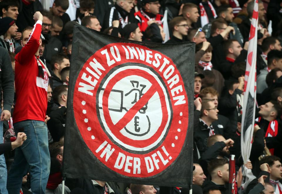 Fans des VfB Stuttgart protestierten am vergangenen Wochenende gegen einen möglichen DFL-Investor. - Copyright: picture alliance / Pressefoto Rudel | Herbert Rudel