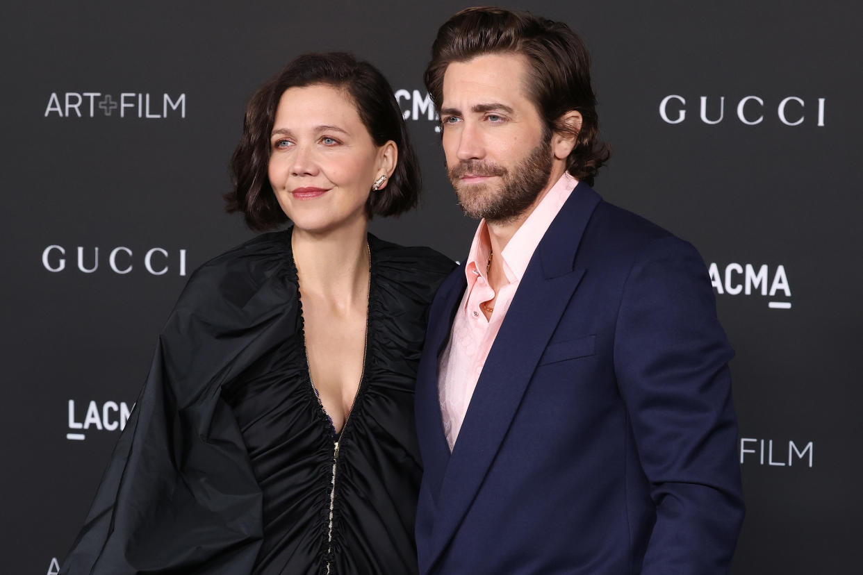 LOS ÁNGELES, CALIFORNIA - 6 DE NOVIEMBRE: Maggie Gyllenhaal y Jake Gyllenhaal asisten a la Gala LACMA Art + Film 2021 presentada por Gucci en el Museo de Arte del Condado de Los Ángeles el 6 de noviembre de 2021 en Los Ángeles, California. (Foto de Taylor Hill/WireImage)