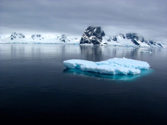 高溫使海冰與凍土融化、二氧化碳與甲烷被釋出，導致地球進一步增溫將產生惡性循環。（網路截圖）