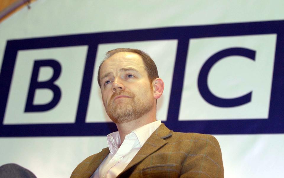 Mark Thompson unveiled as BBC director general in 2004