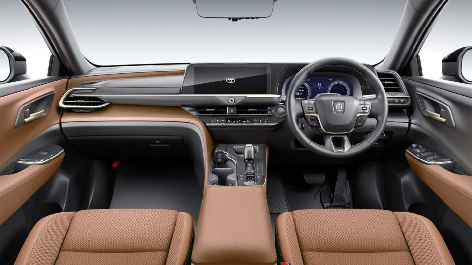 駕駛艙維持Crown打造出的雙12.3吋螢幕的配置，具科技感的同時也維持該有的操作直覺性。