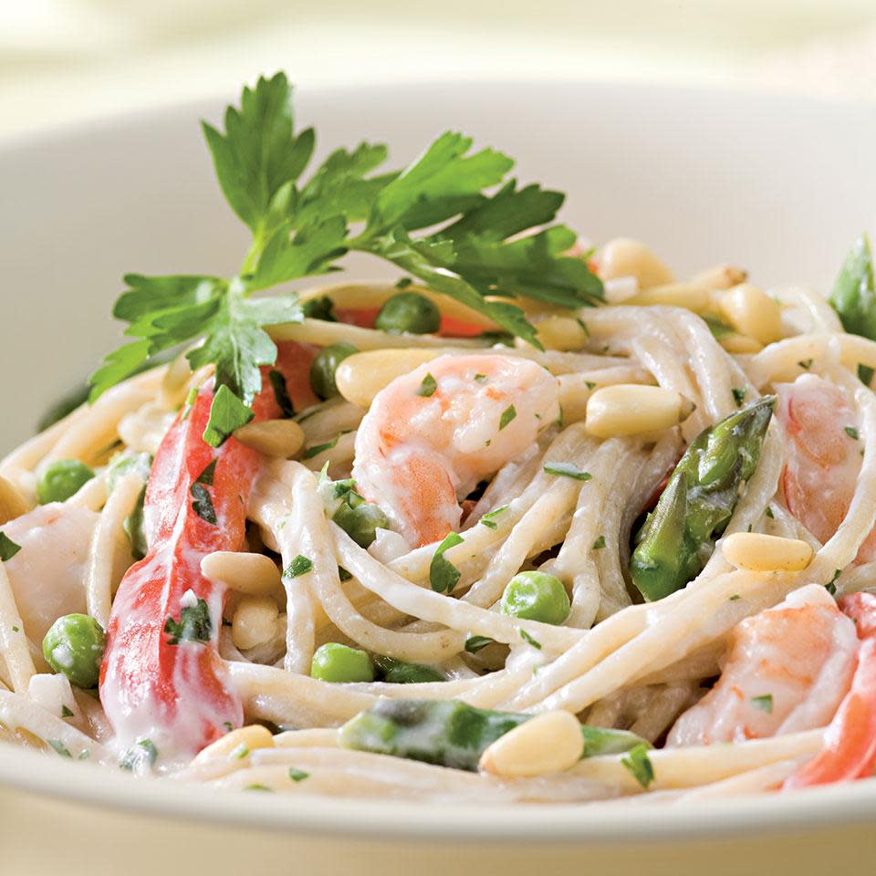 Creamy Garlic Pasta with Shrimp & Vegetables