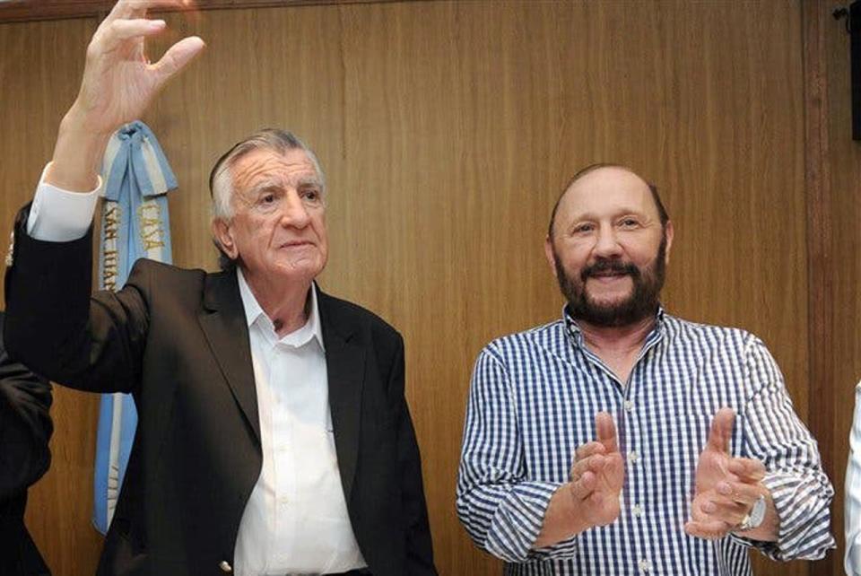 José Luis Gioja y Gildo Insfrán firmaron el comunicado que apuntó contra el macrismo por la tensión creciente entre el gobierno de Axel Kicillof y la policía bonaerense