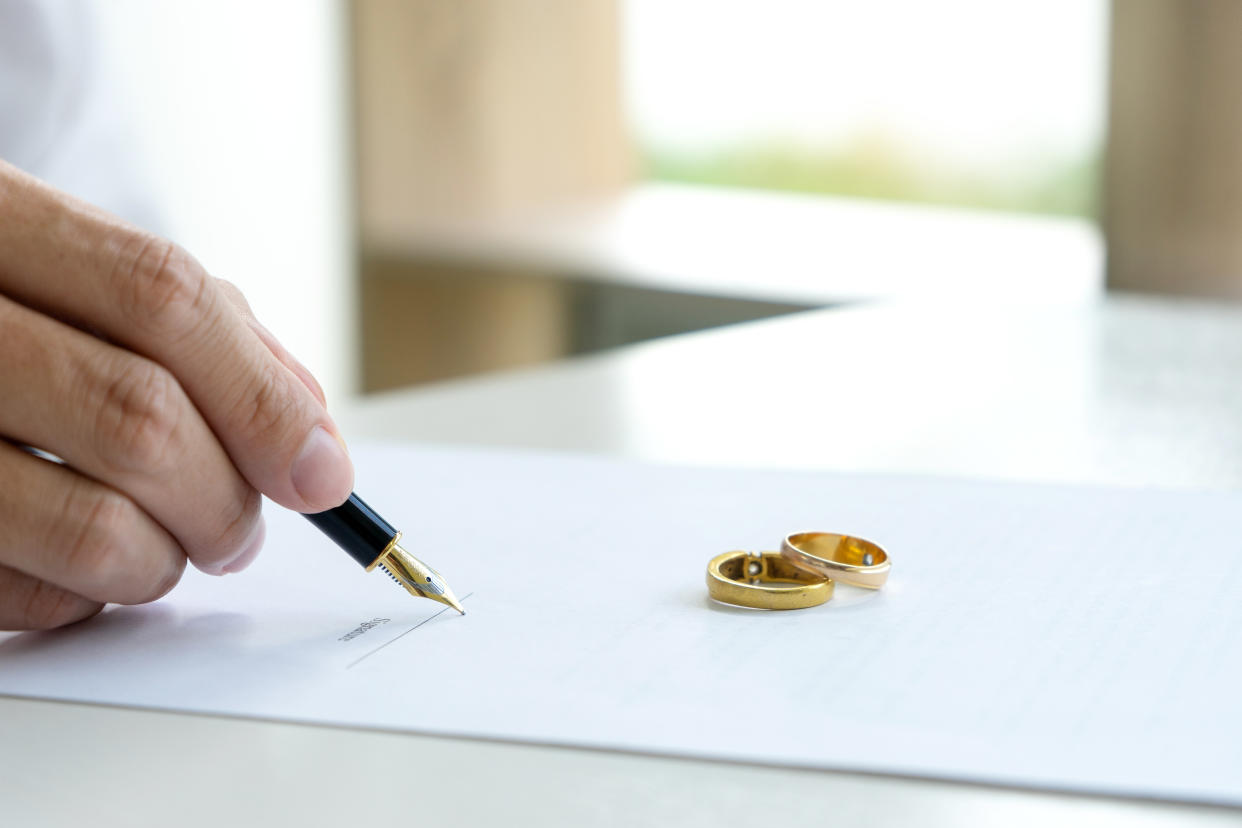 Aujourd'hui en France, il existe différents types de contrats de mariage. © Getty Images